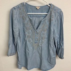Sonoma blue denim quarter sleeve top with tan embroidery